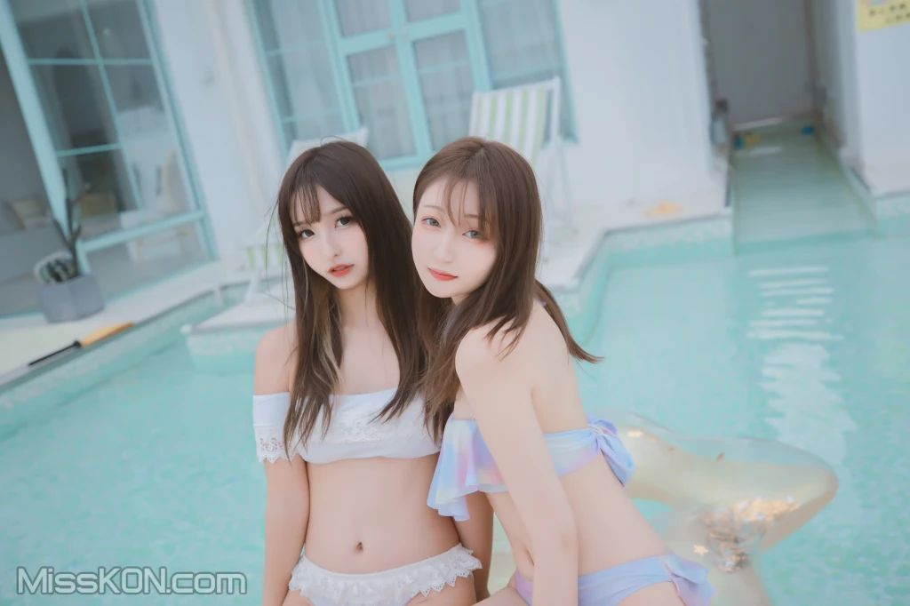 相關寫真集 神楽坂真冬Vol.058:绝对企画-夏日双人比基尼《笑颜水时计》(150photos)